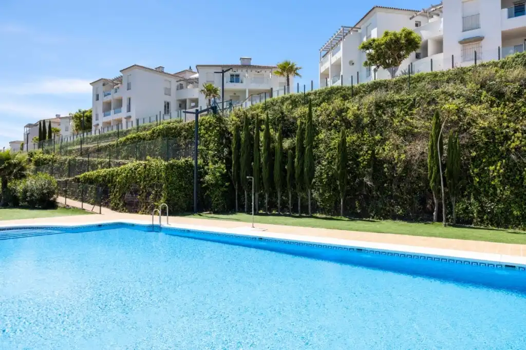Piscina de Apartament en venda en Manilva amb Aire condicionat, Jardí privat i Terrassa