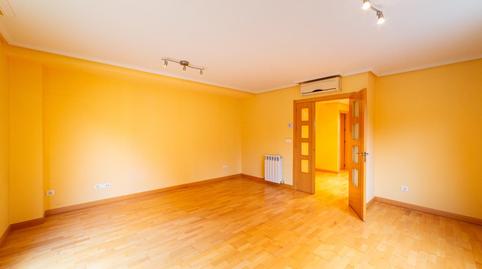 Foto 3 de Casa adosada en venta en Calle del Haya, 15, Girón, Valladolid