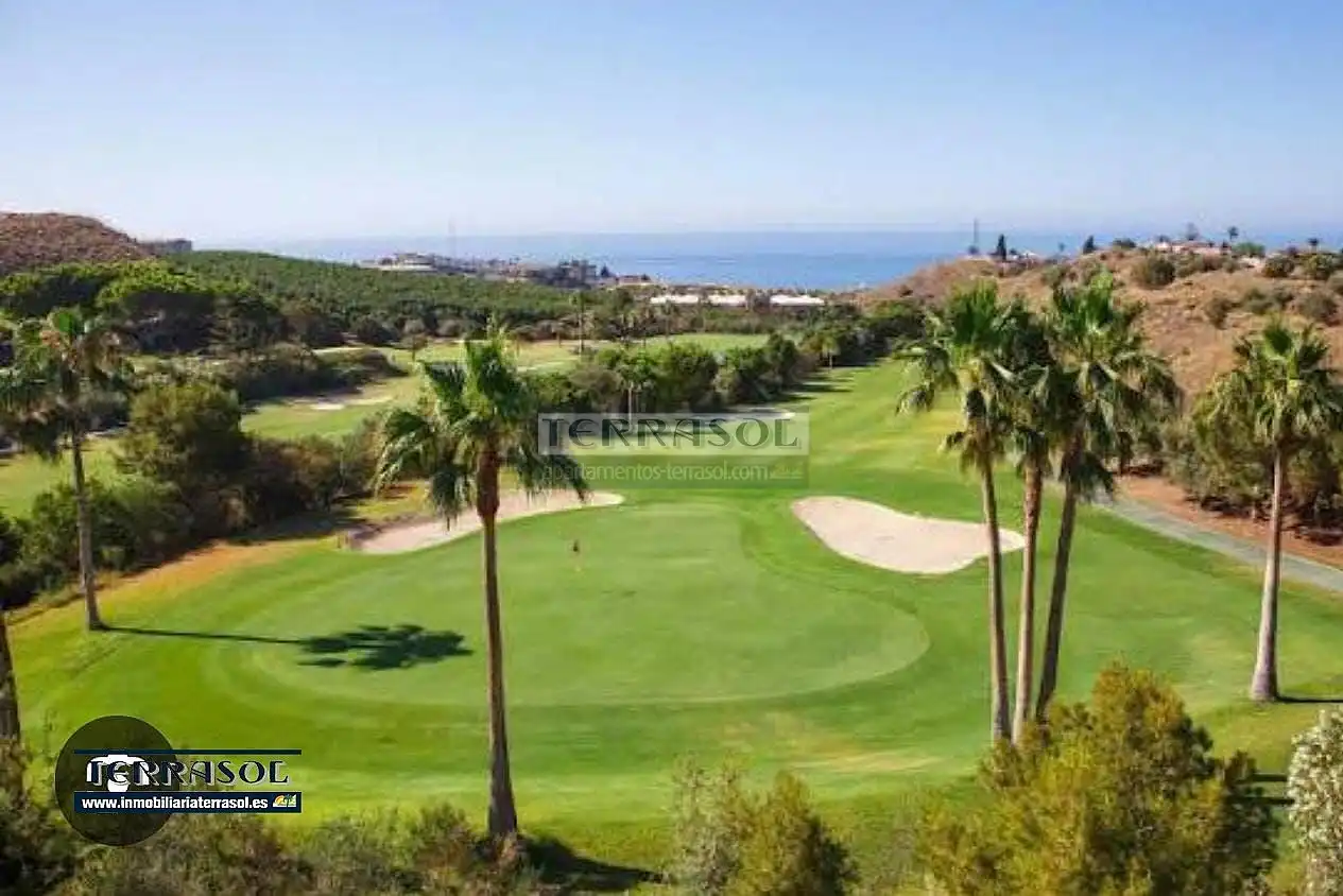 Vista exterior de Ático en venta en Vélez-Málaga con Aire acondicionado, Calefacción y Jardín privado