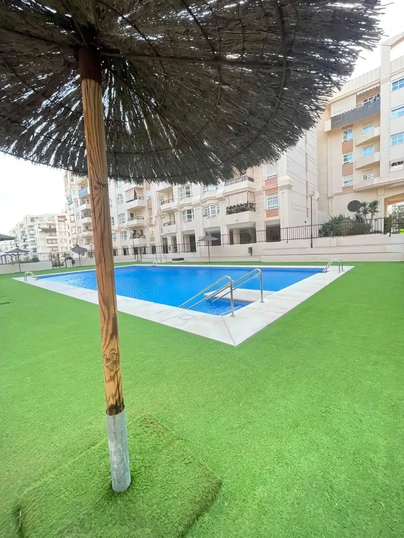 Piscina de Pis de lloguer en Málaga amb Aire condicionat, Jardí privat i Terrassa