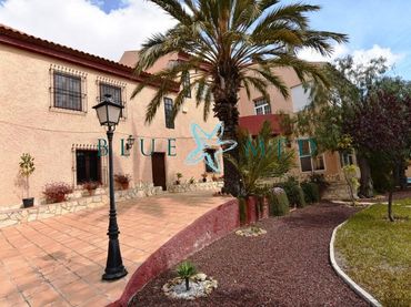 Villa con balcone in vendita a Calle LAS BALSICAS 3