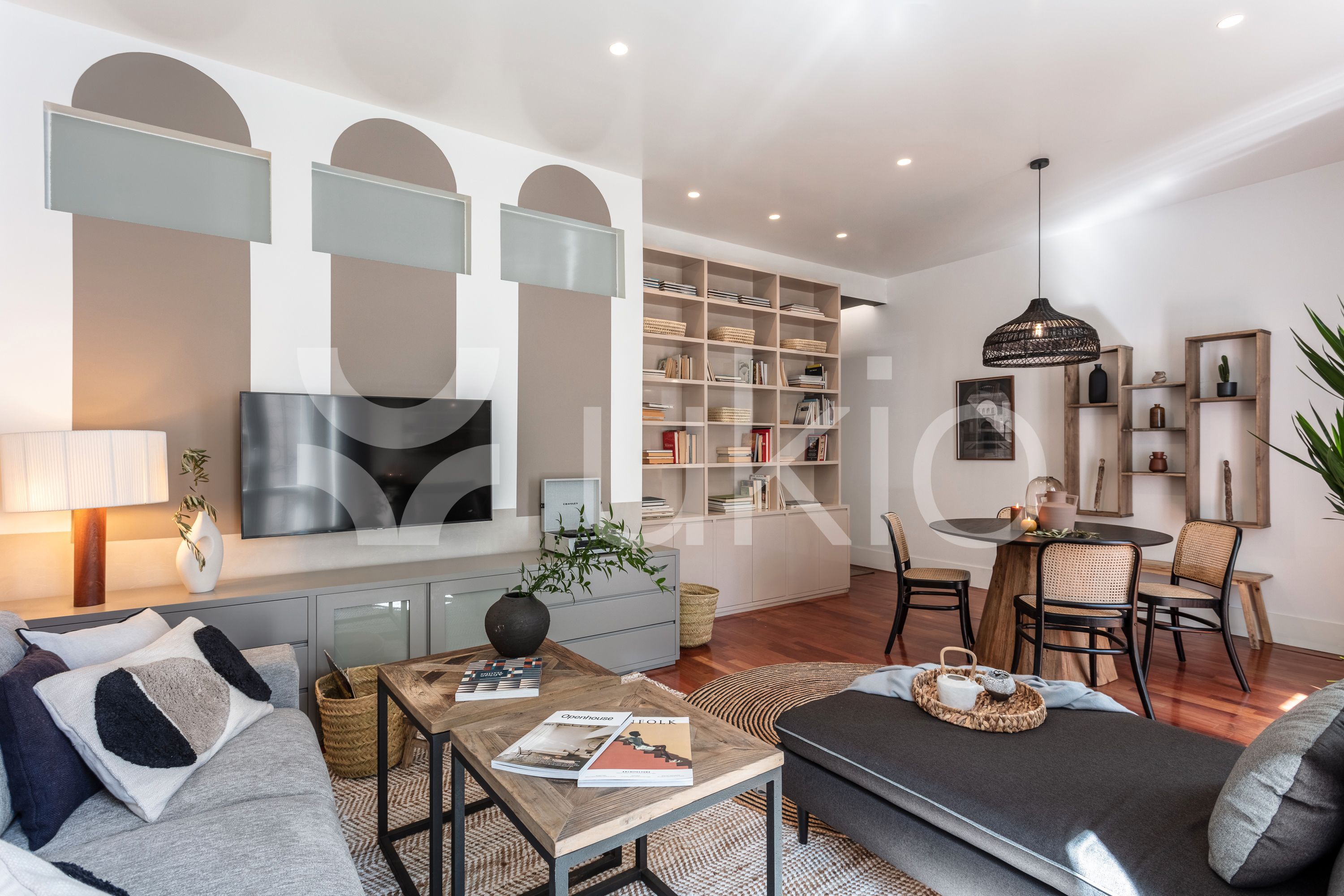 Sala d'estar de Apartament de lloguer en  Madrid Capital amb Aire condicionat, Calefacció i Moblat