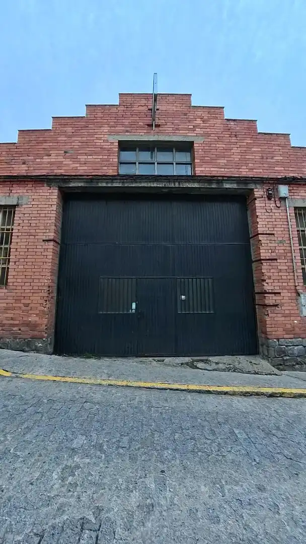 Vista exterior de Nau industrial en venda en Segovia