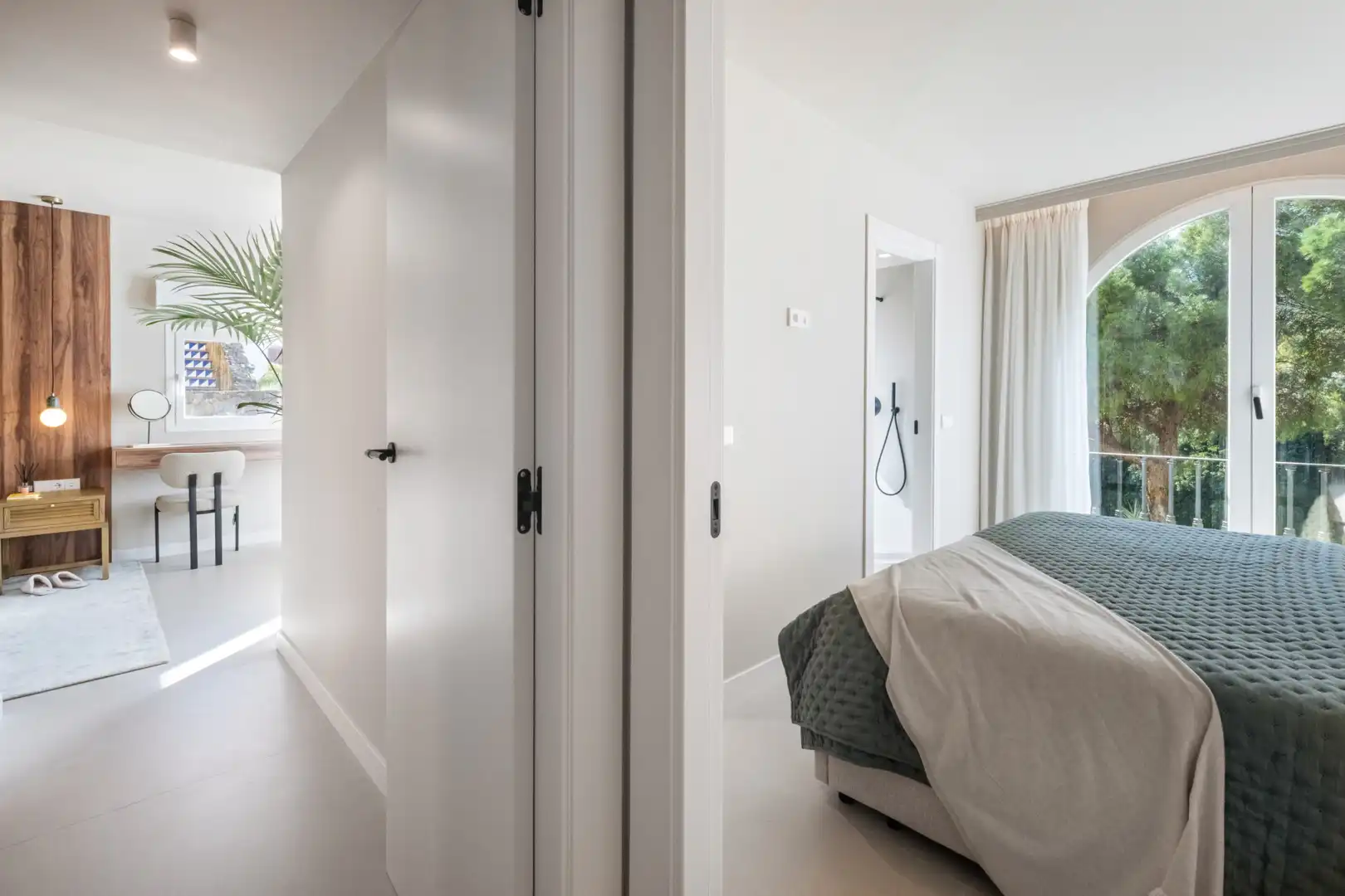 Bedroom of Apartments for sale in Benahavís  with Air Conditioner, Terrace and Swimming Pool