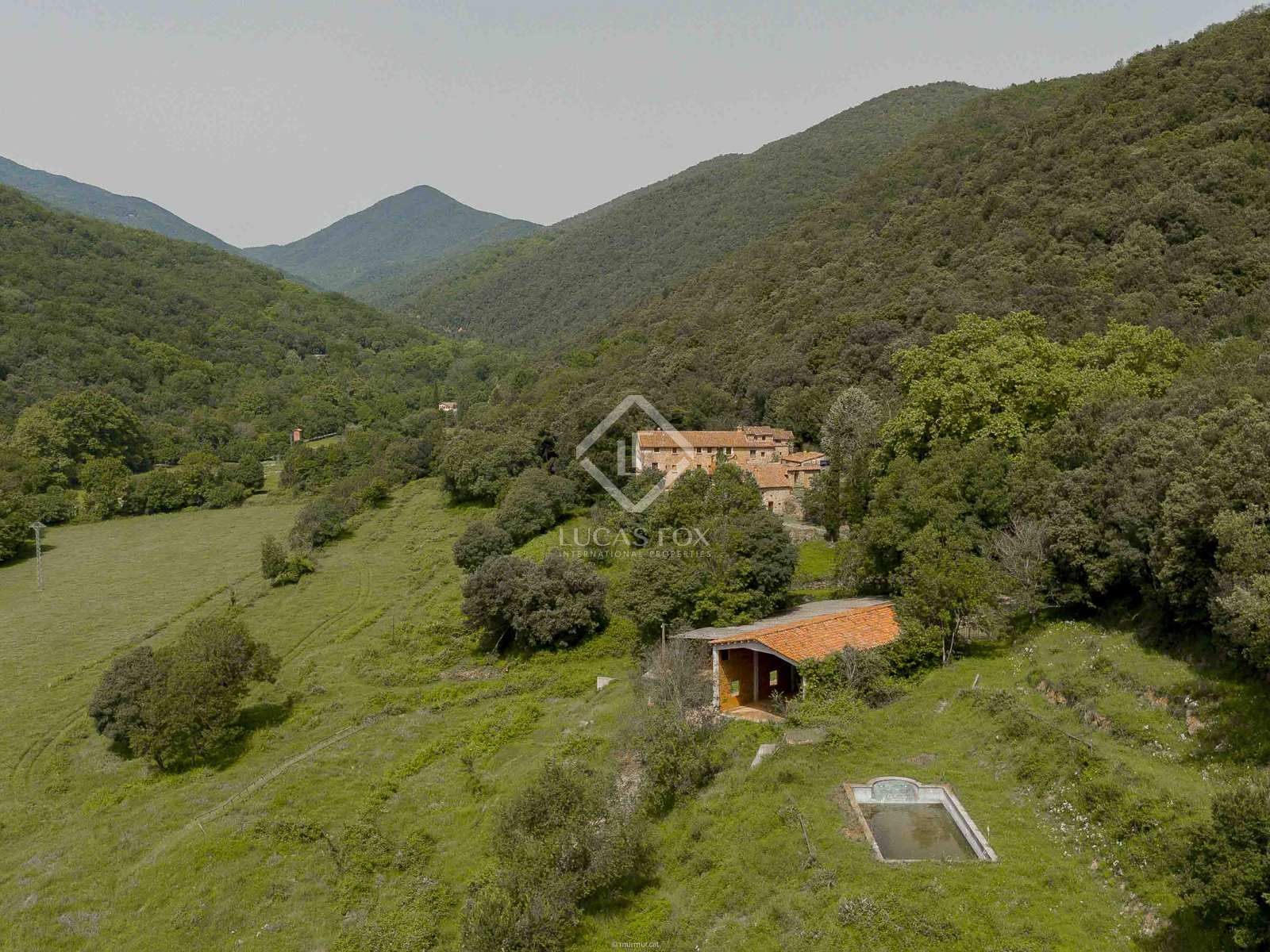 Jardí de Finca rústica en venda en La Vall de Bianya amb Calefacció, Jardí privat i Traster
