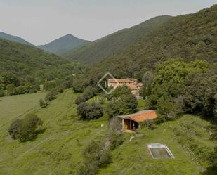 Jardí de Finca rústica en venda en La Vall de Bianya amb Piscina