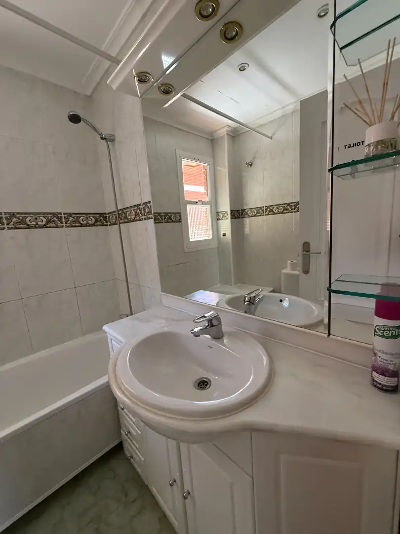 Bathroom of Flat for sale in Leganés