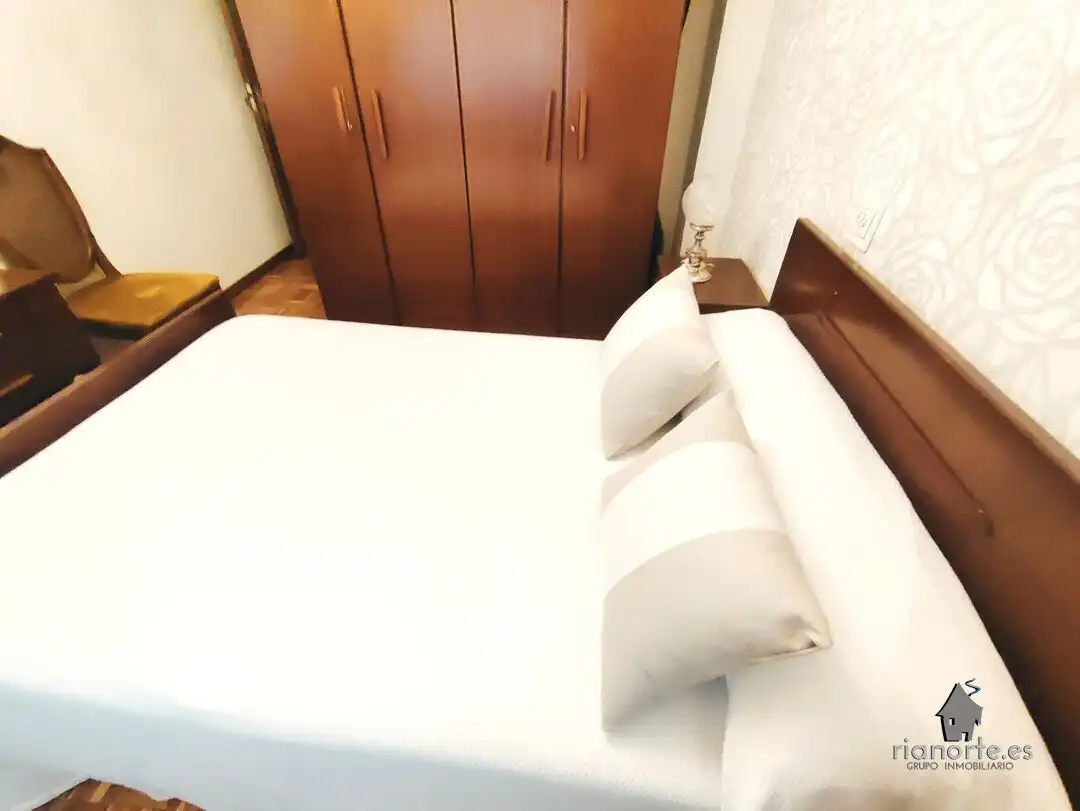 Dormitori de Pis en venda en San Martín del Rey Aurelio amb Calefacció i Moblat