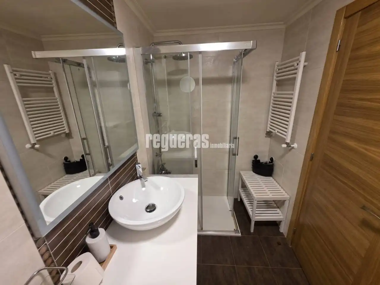 Baño de Apartamento de alquiler en Avilés con Calefacción y Trastero