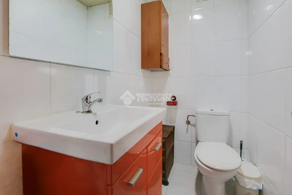 Bany de Àtic en venda en Sant Vicenç Dels Horts amb Aire condicionat, Terrassa i Balcó