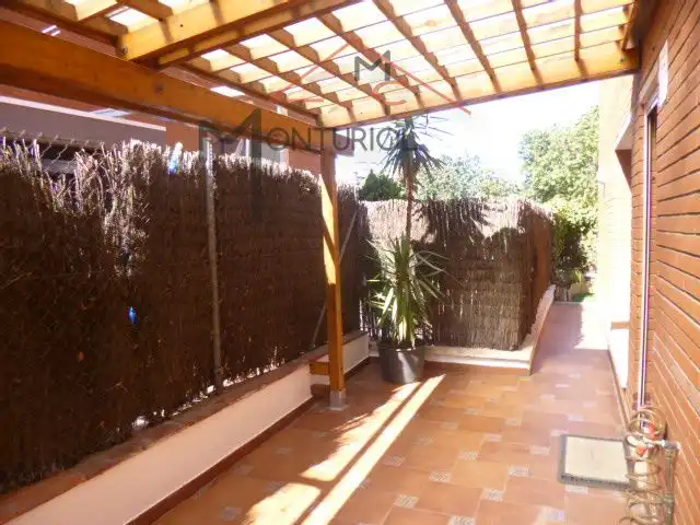 Terrassa de Casa adosada en venda en Sant Joan Despí amb Aire condicionat, Calefacció i Jardí privat