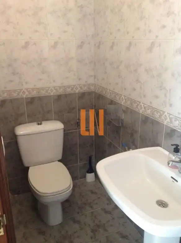 Badezimmer von Büro zur Miete in Culleredo mit Möbliert