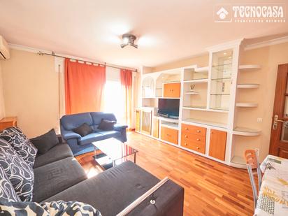 Living room of Flat to rent in  Granada Capital  with Air Conditioner and Balcony