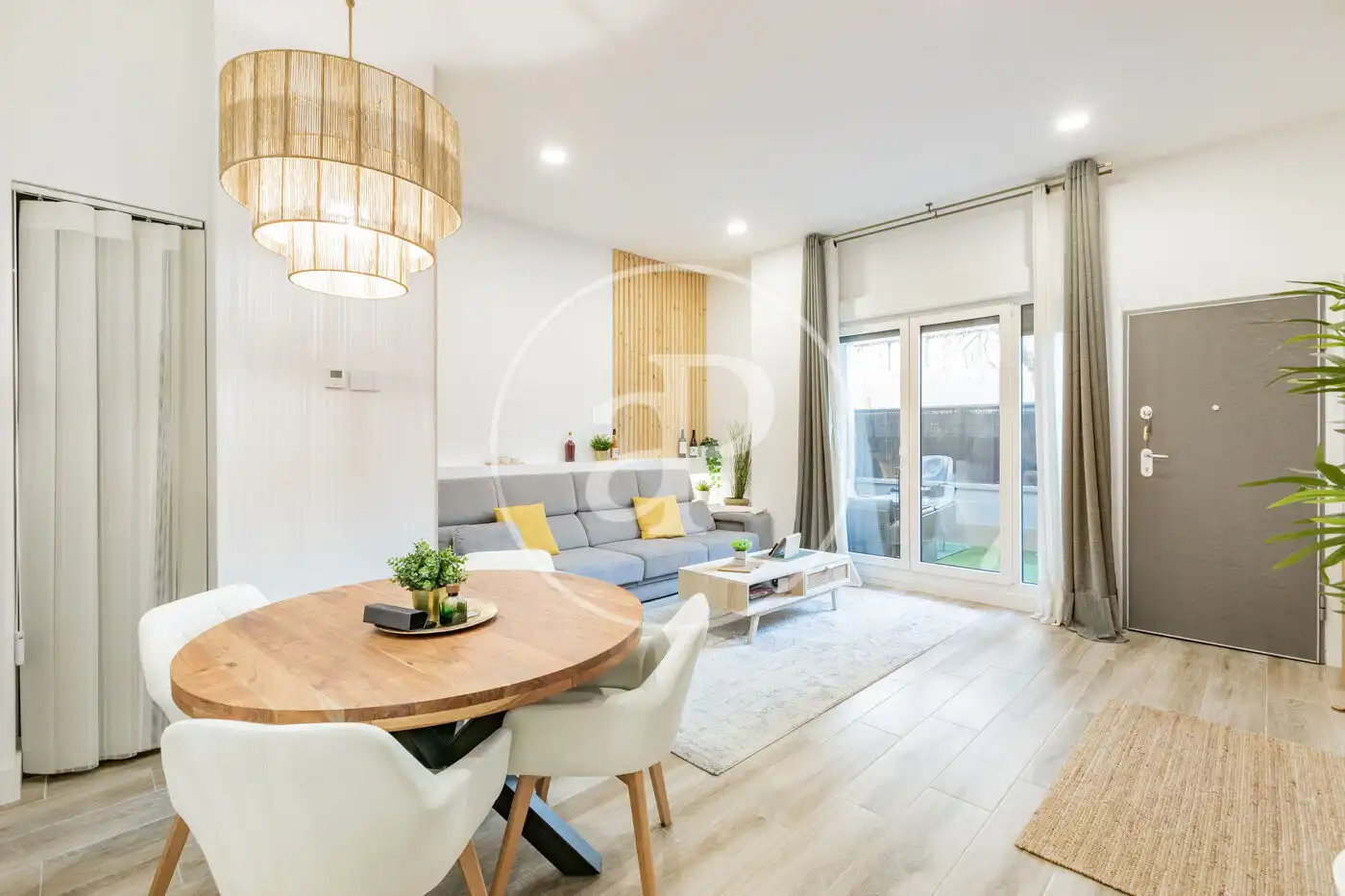 Vista exterior de Loft en venda en San Sebastián de los Reyes amb Aire condicionat, Calefacció i Jardí privat