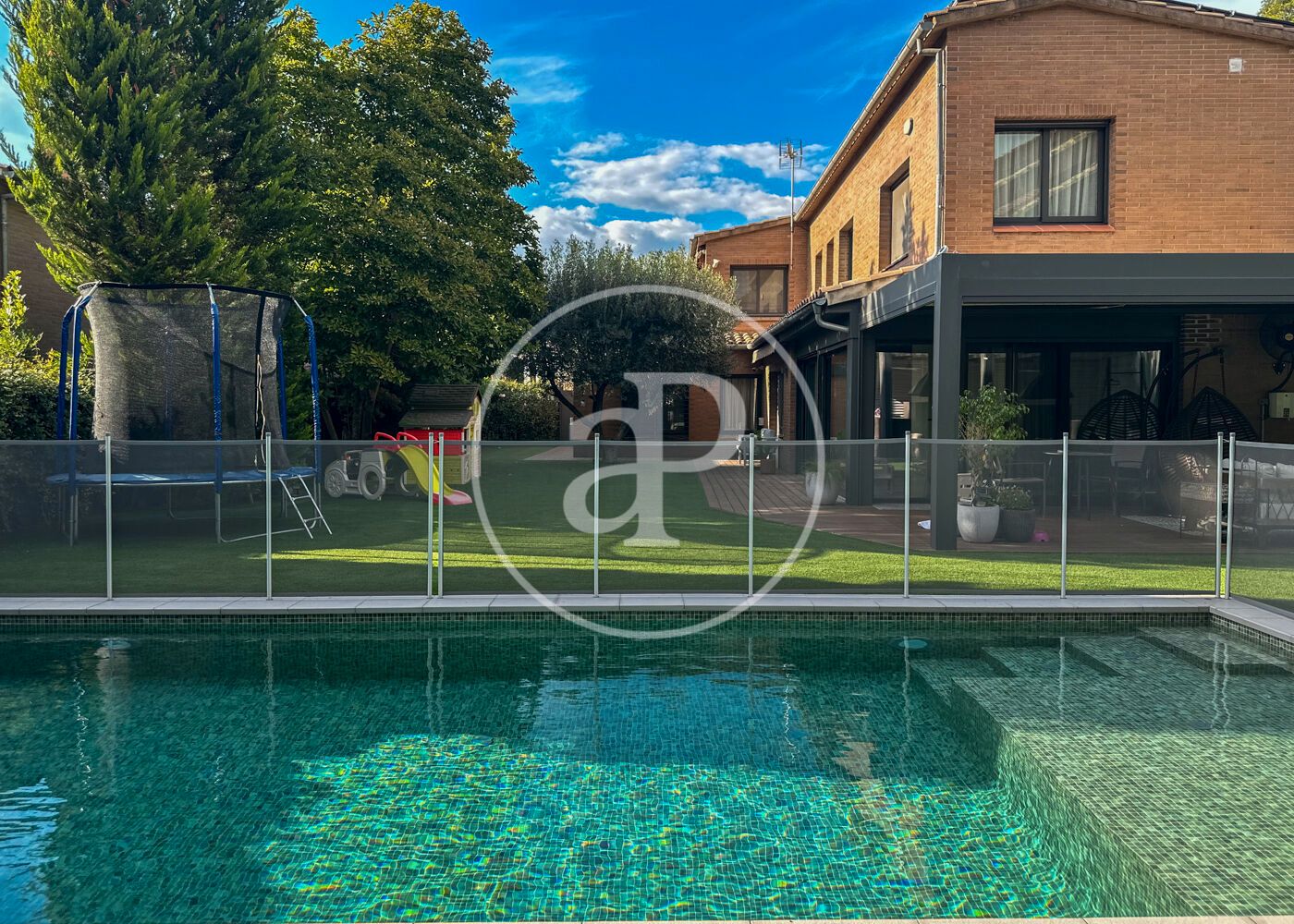 Piscina de Casa o xalet en venda en Sant Cugat del Vallès amb Aire condicionat, Calefacció i Jardí privat