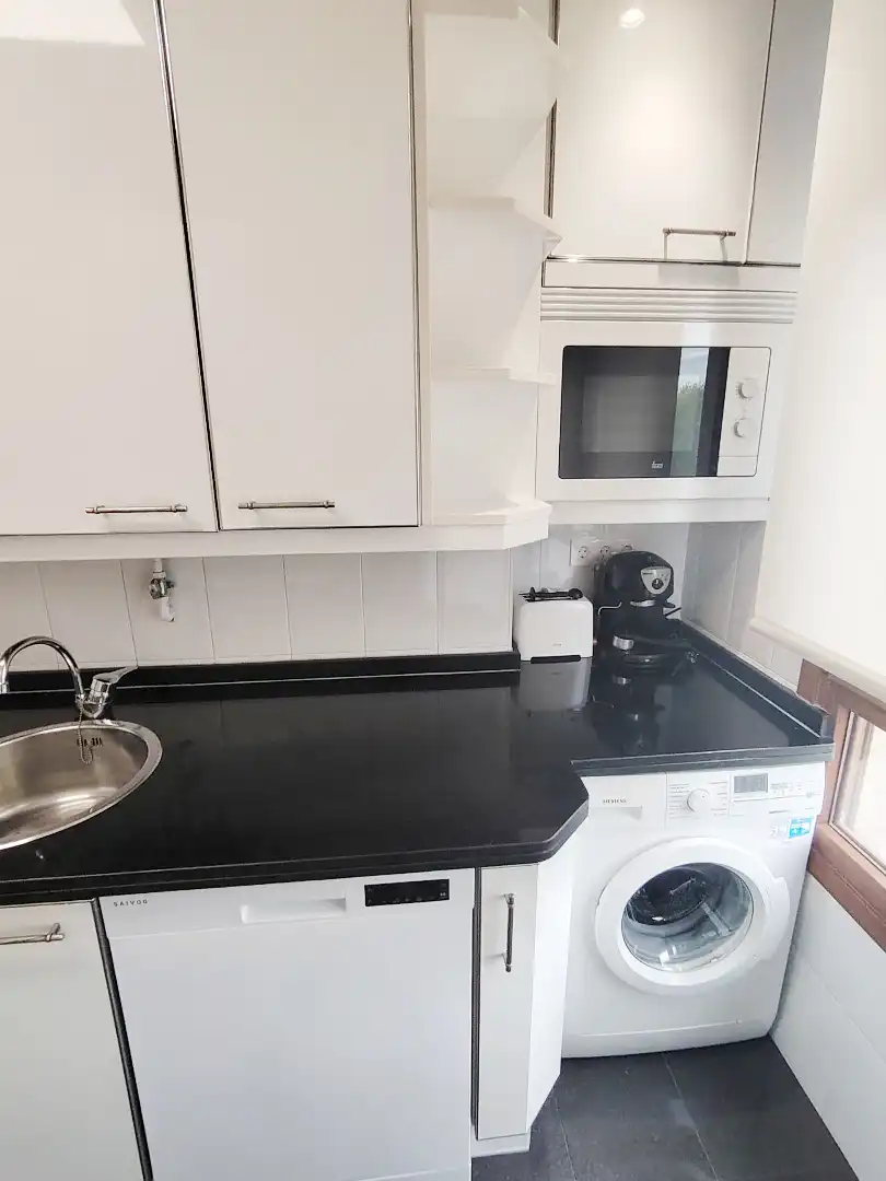 Cocina de Piso de alquiler en Gijón  con Calefacción, Parquet y Terraza