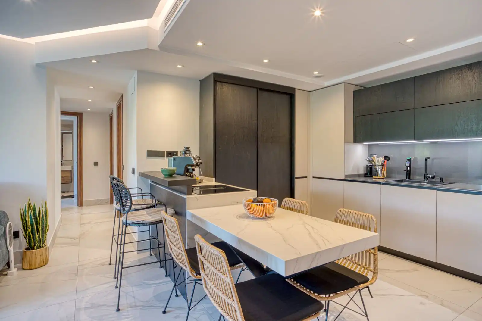 Cocina de Apartamento en venta en Marbella con Terraza, Trastero y Amueblado