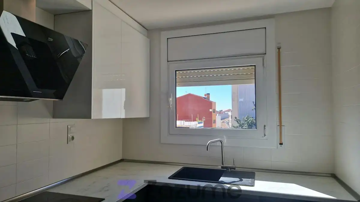 Cocina de Piso de alquiler en Terrassa con Aire acondicionado, Calefacción y Horno