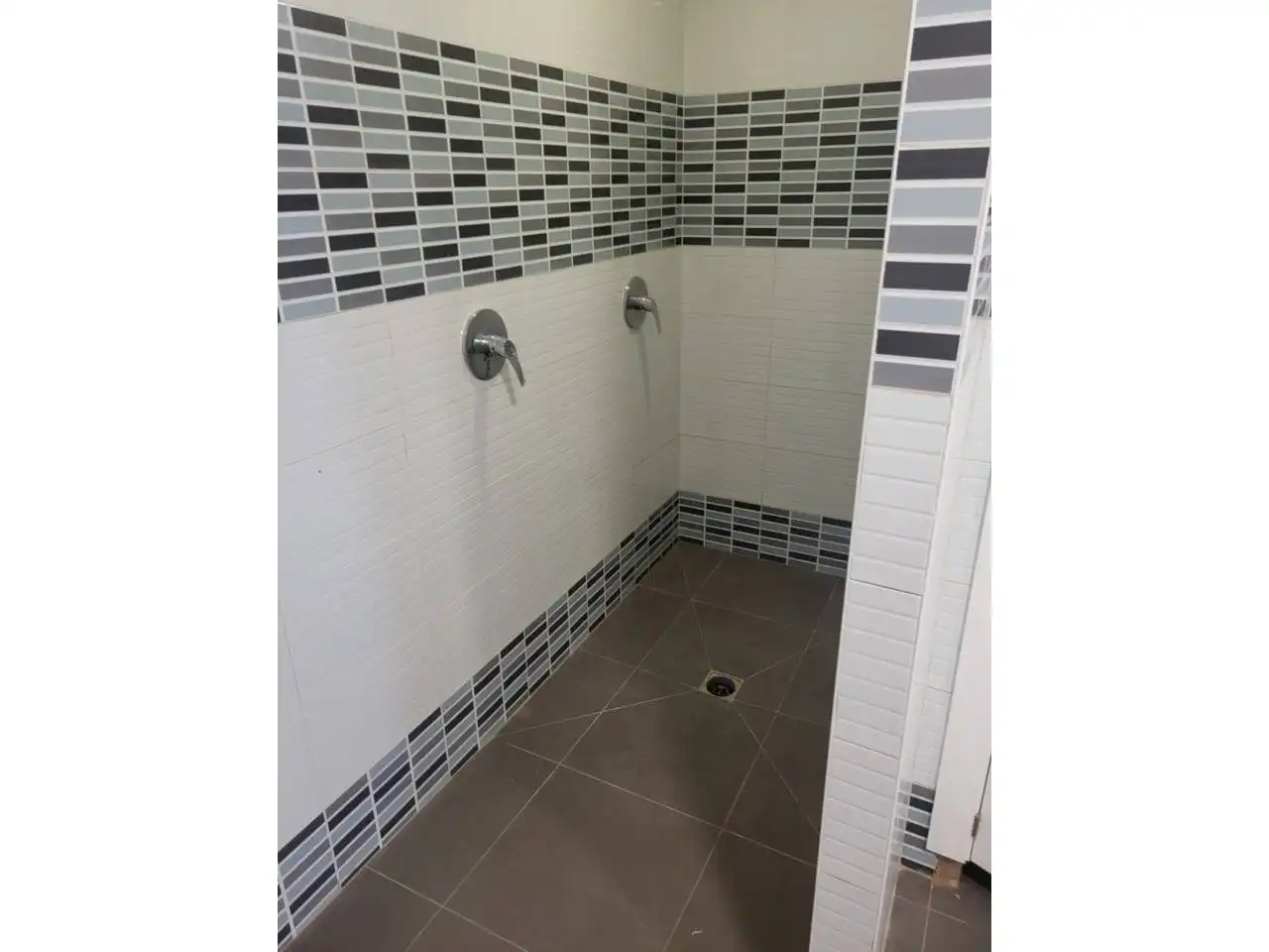 Badezimmer von Fabrikhallen zur Miete in Sedaví