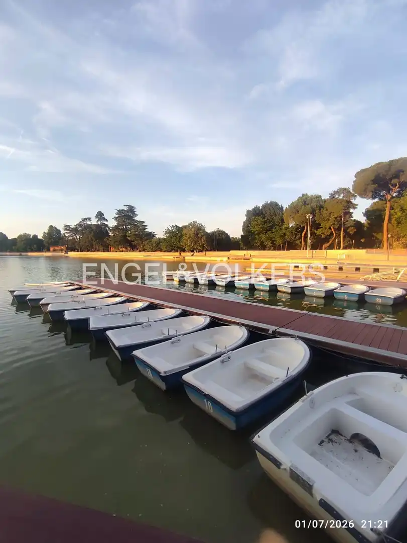 Parking of Flat for rent in Madrid  with Air Conditioner, Heating and Furnished