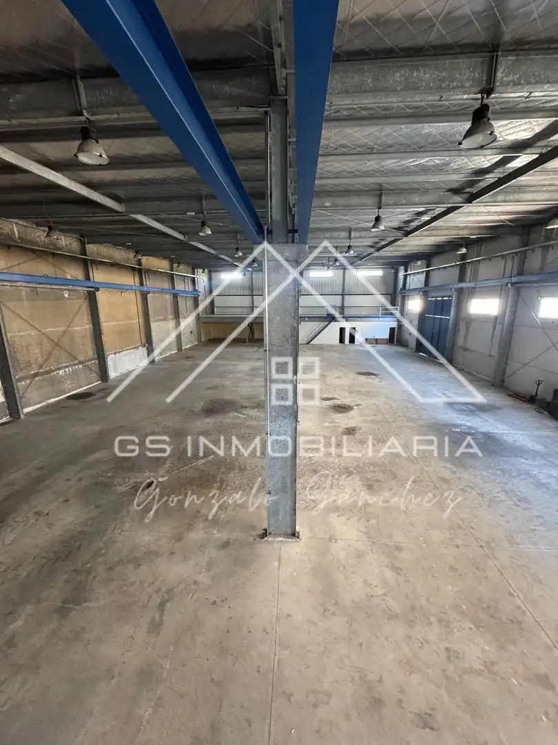 Nave industrial en venta en Lucena