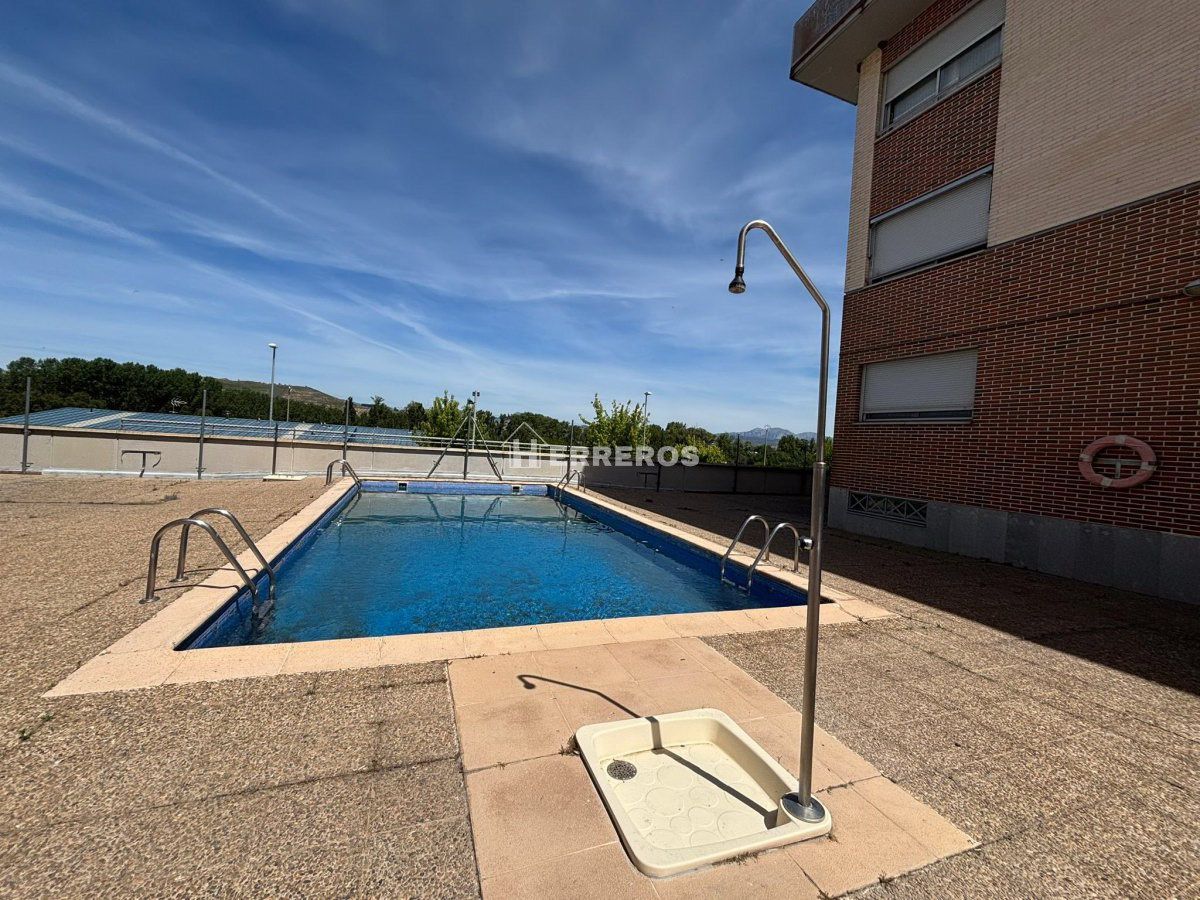 Swimming pool of Flat for sale in  Logroño  with Heating, Parquet flooring and Terrace