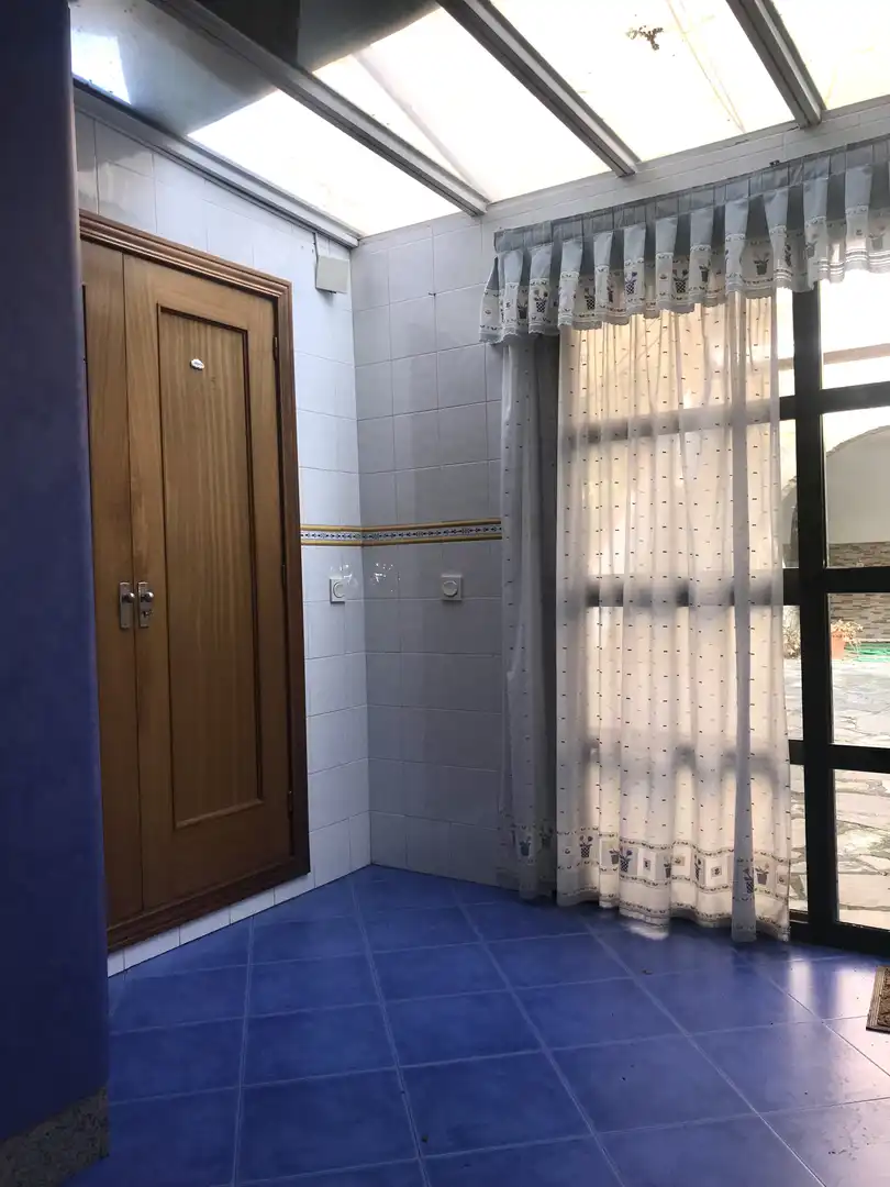 Baño de Casa adosada en venta en Plasencia con Aire acondicionado, Calefacción y Jardín privado