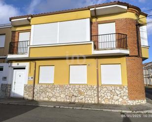 Exterior view of House or chalet for sale in Urdiales del Páramo  with Heating