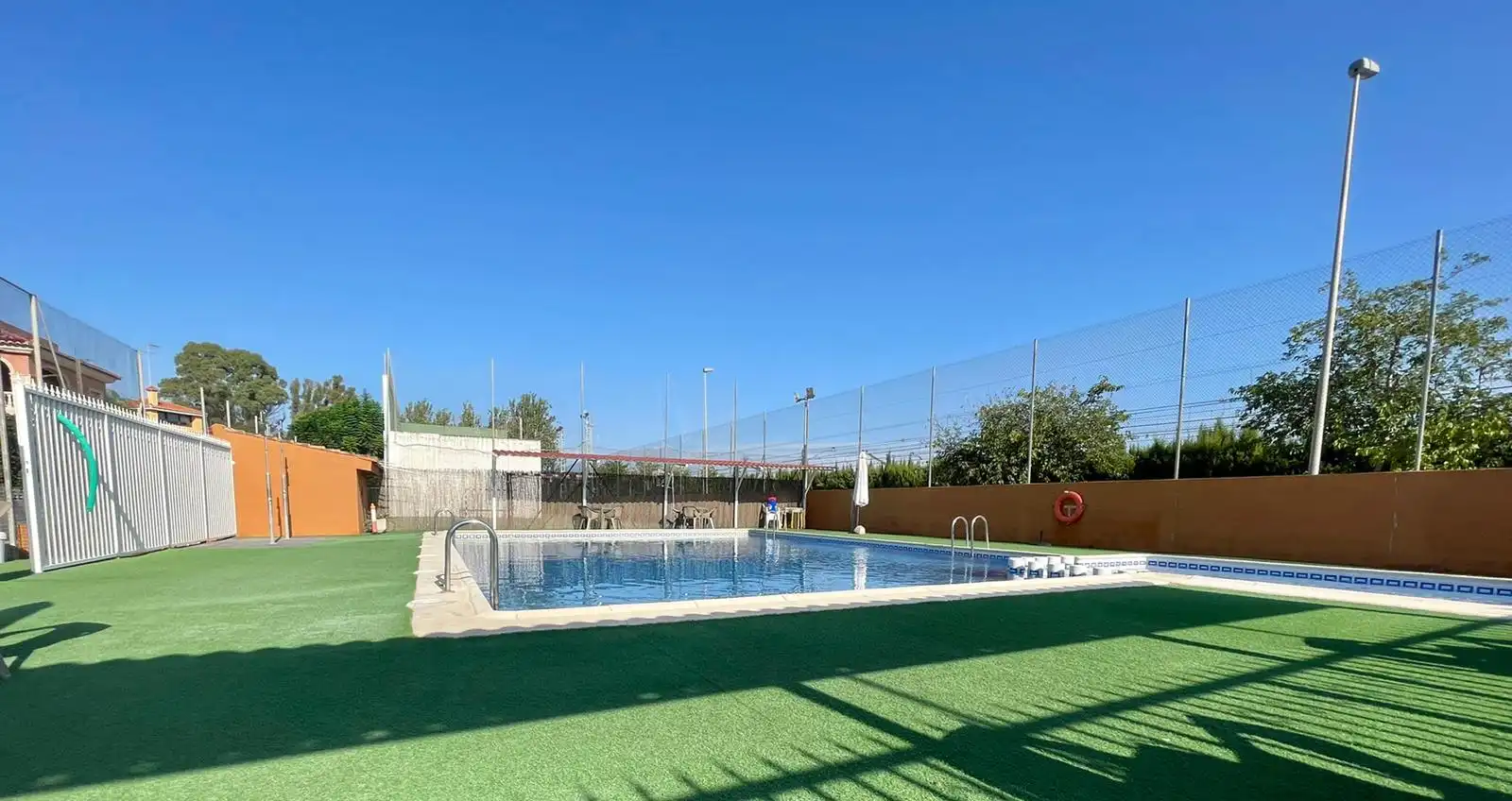 Piscina de Casa adosada en venda en Sueca amb Aire condicionat, Jardí privat i Terrassa