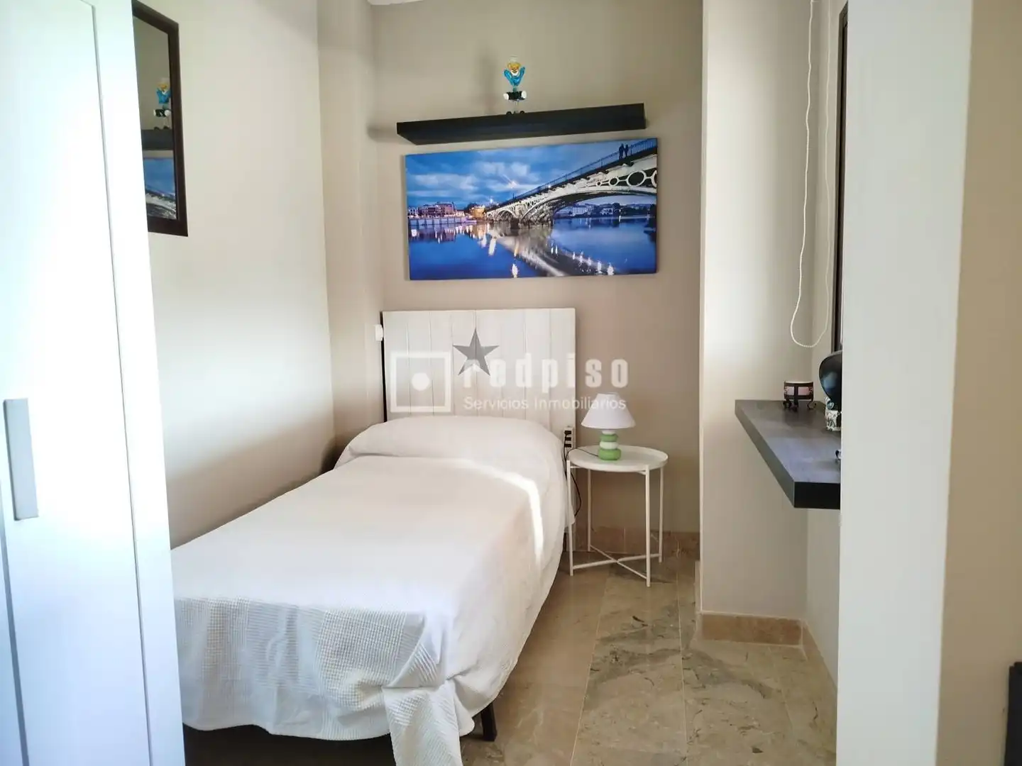 Schlafzimmer von Wohnung zur Miete in Triana