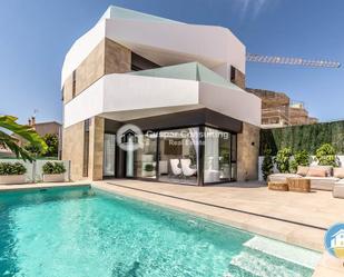 Vista exterior de Casa o xalet en venda en Orihuela amb Aire condicionat, Calefacció i Jardí privat