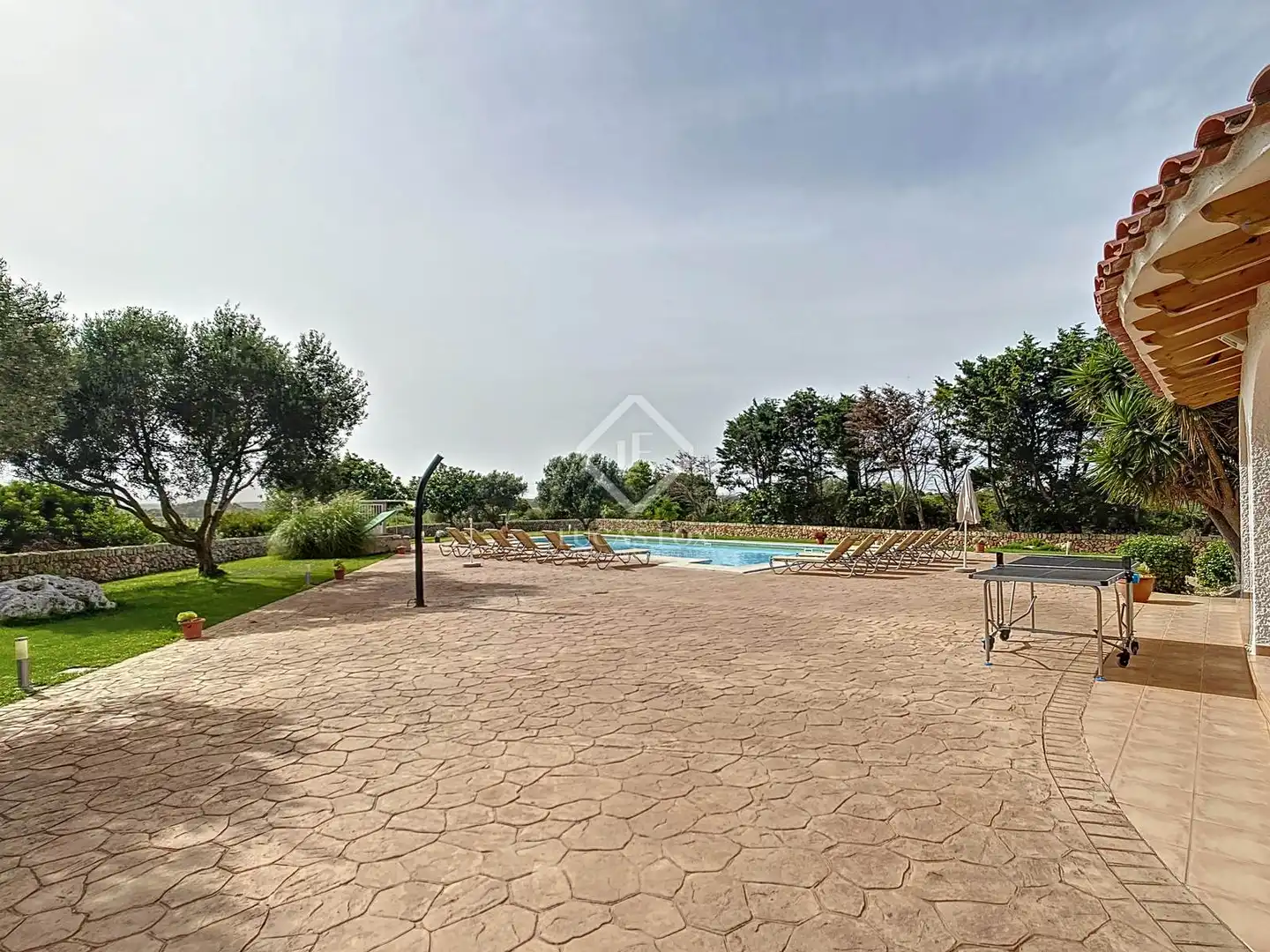 Schwimmbecken von Country house zum Verkauf in Ciutadella de Menorca mit Klimaanlage, Heizung und Privatgarten