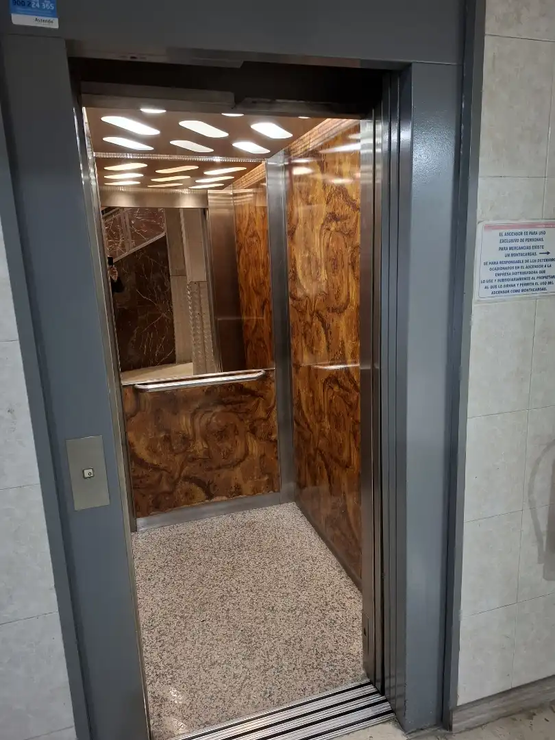 Local en venta en Alicante / Alacant con Aire acondicionado