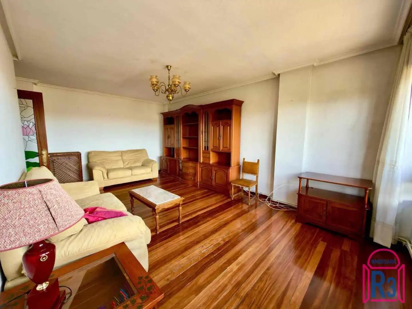 Sala d'estar de Pis en venda en León Capital  amb Calefacció i Terrassa