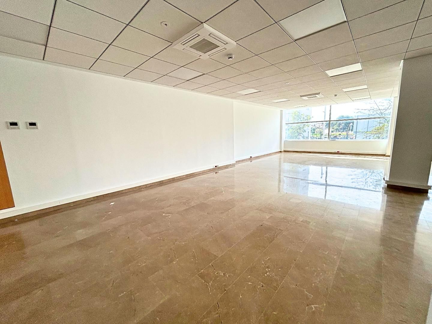 Office for rent in Torrent