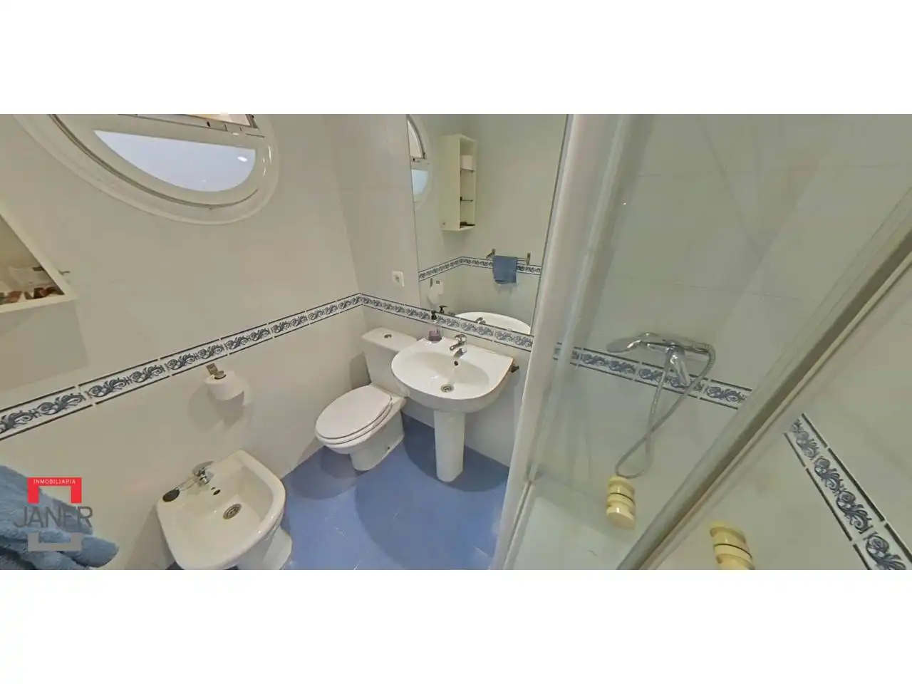 Bathroom of Houses for sale in Tomares  with Air Conditioner, Heating and Private garden