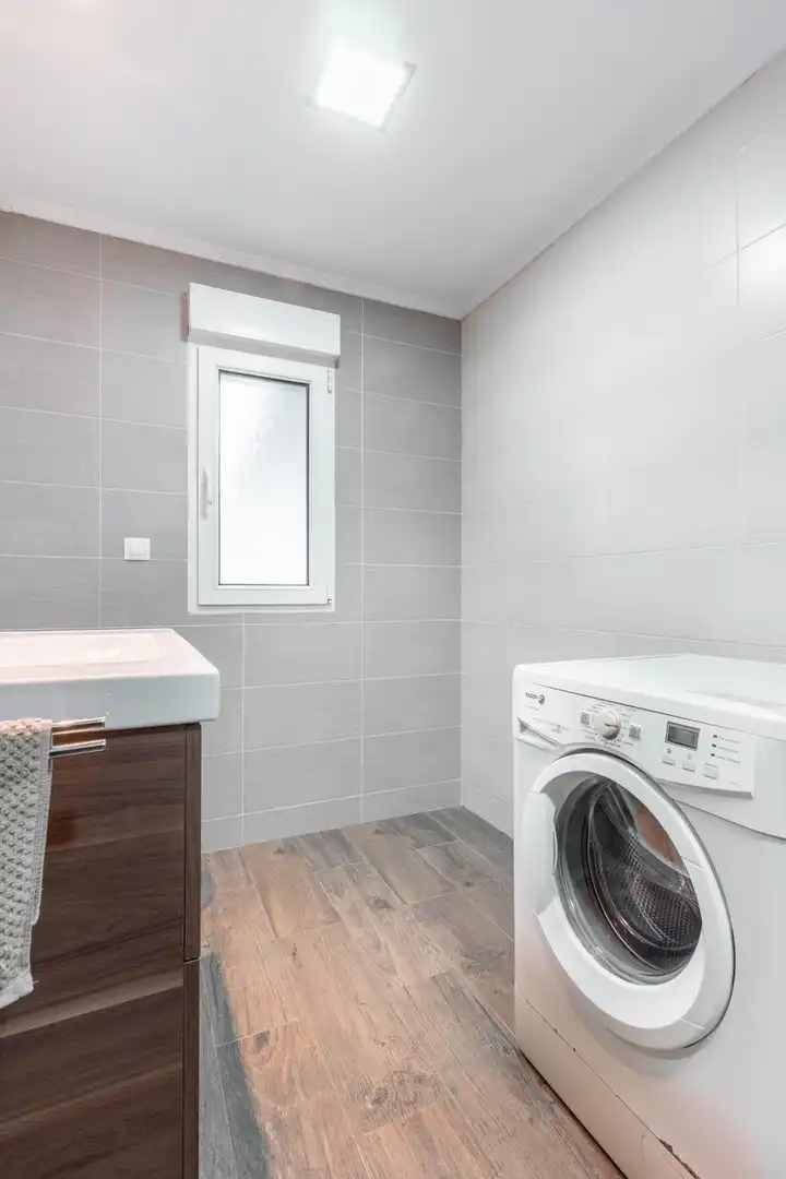 Bathroom of Apartments for sale in San Martín del Rey Aurelio  with Heating, Parquet flooring and Storage room