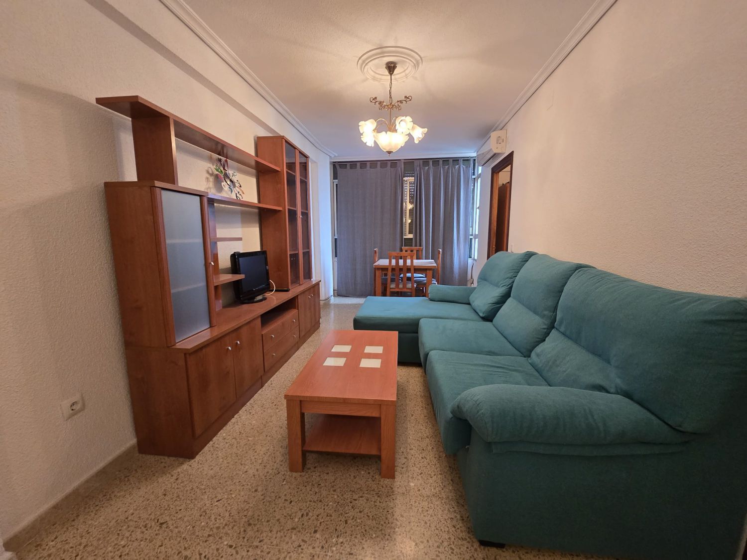 Sala d'estar de Pis de lloguer en  Sevilla Capital amb Aire condicionat, Calefacció i Moblat