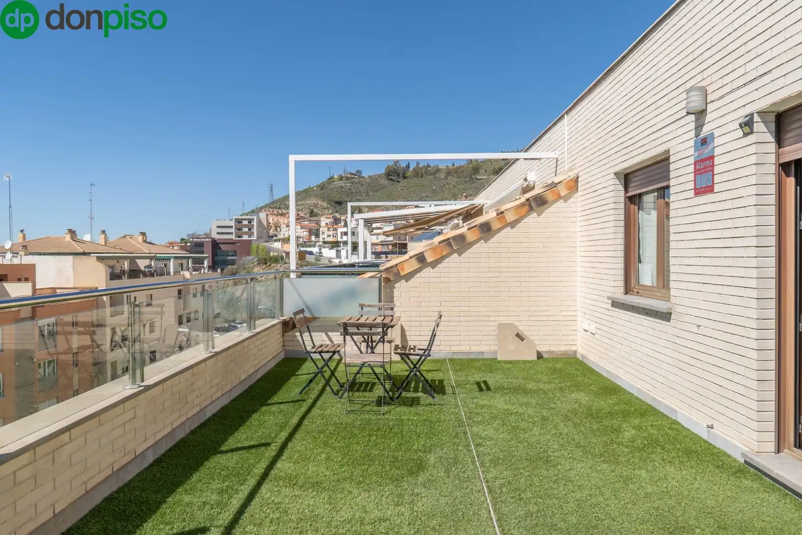 Terrasse von Einfamilien-Reihenhaus zum Verkauf in Granada mit Klimaanlage und Terrasse