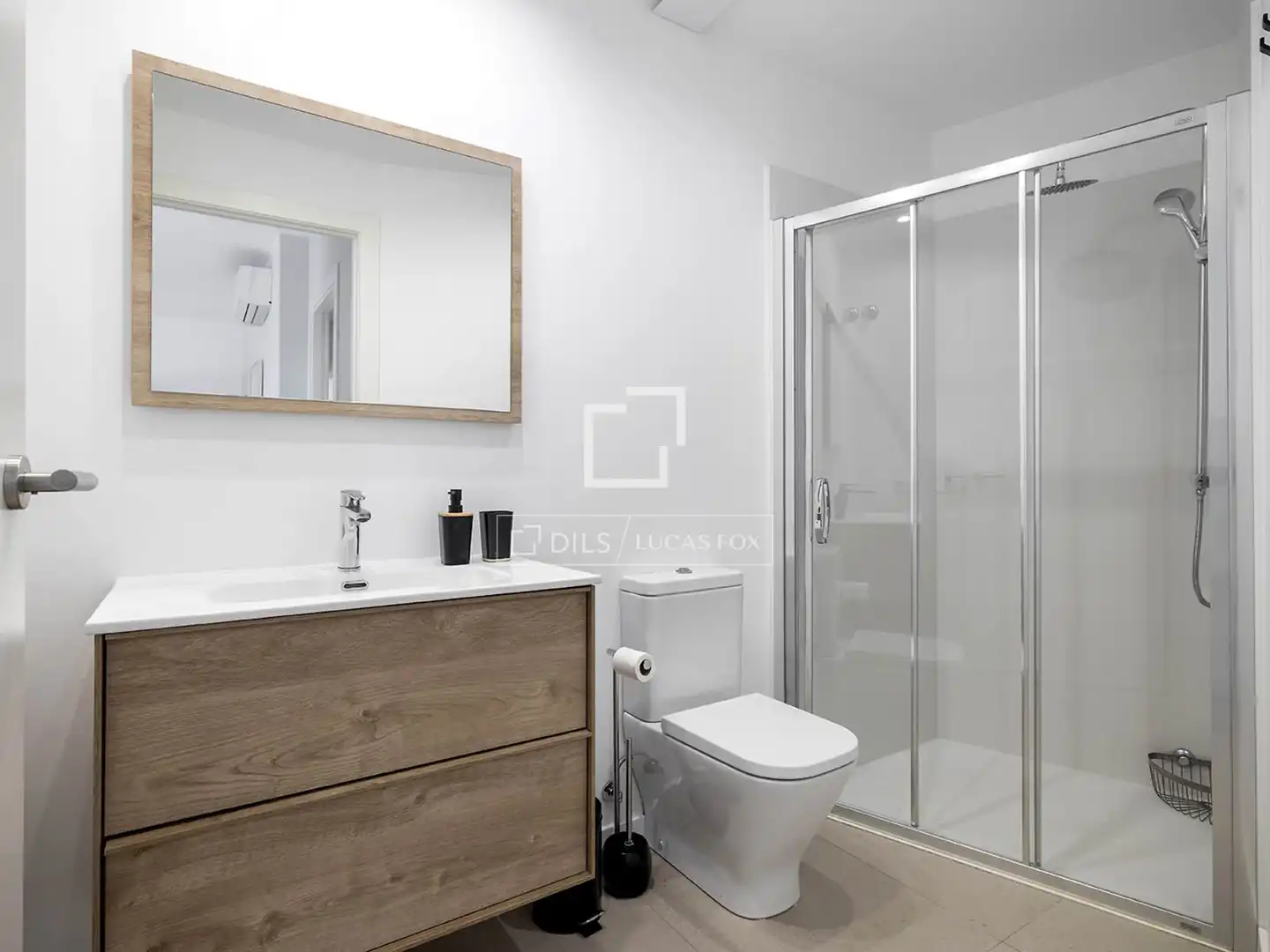 Bathroom of Flat for rent in Barcelona  with Air Conditioner, Heating and Terrace