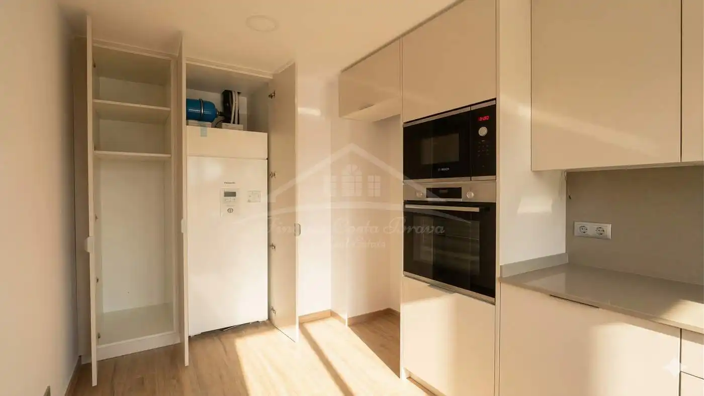 Cocina de Apartamento en venta en Pals con Aire acondicionado, Calefacción y Jardín privado