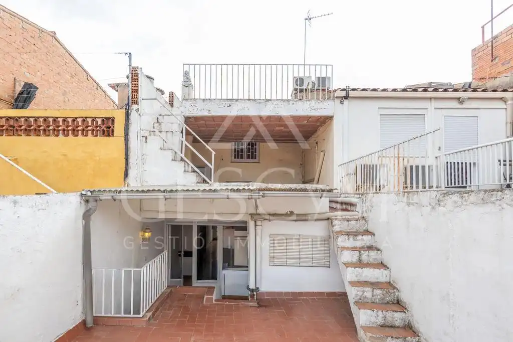 Vista exterior de Casa adosada en venda en Sabadell amb Calefacció i Terrassa