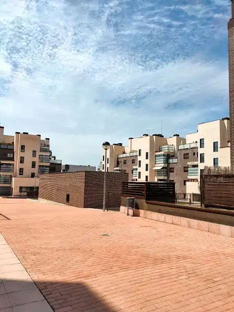 Vista exterior de Planta baja de alquiler en Colmenar Viejo con Calefacción, Jardín privado y Terraza