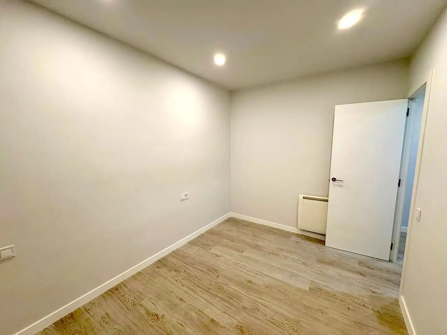 Bedroom of Flat for sale in Barcelona  with Air Conditioner, Heating and Parquet flooring