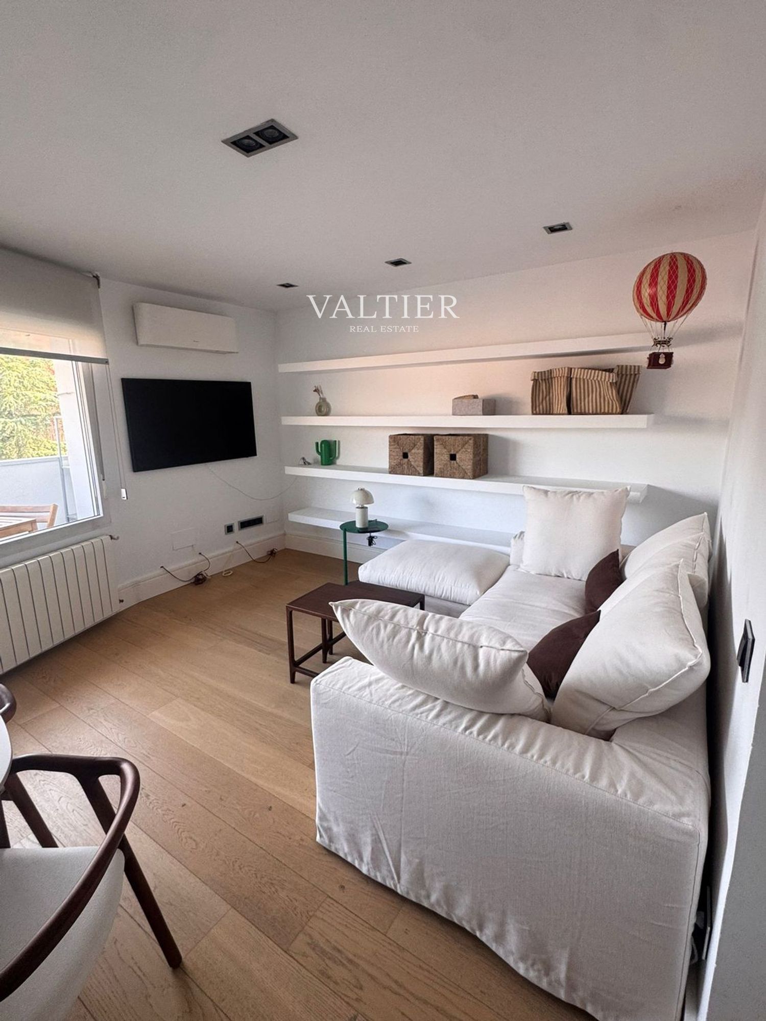 Living room of Flat for rent in  Madrid Capital  with Terrace and Furnished