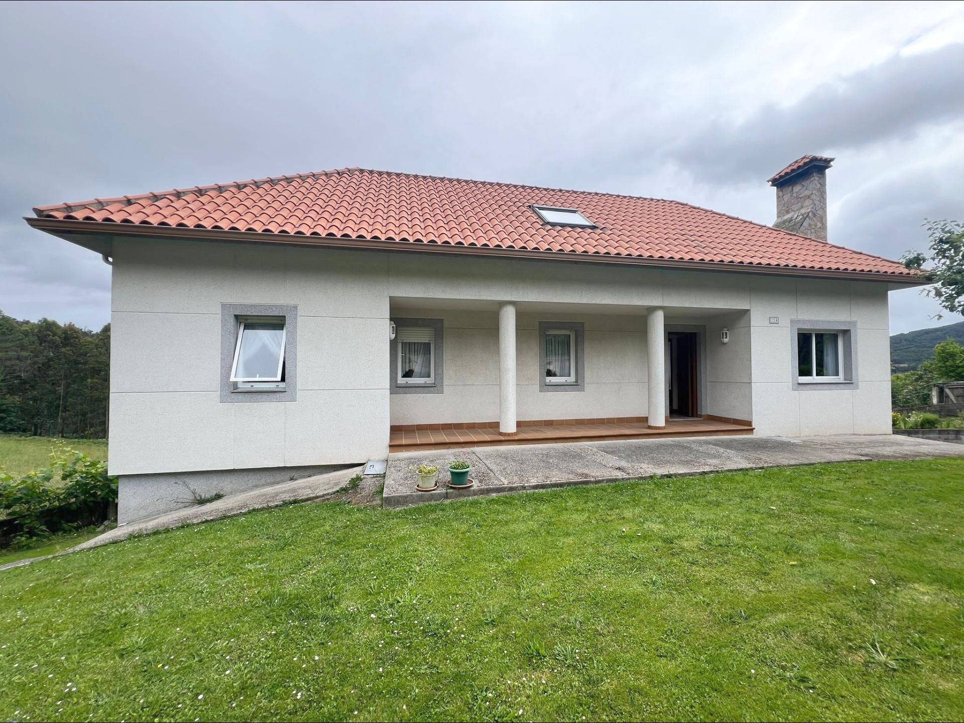 Vista exterior de Casa o xalet en venda en Culleredo amb Calefacció i Jardí privat