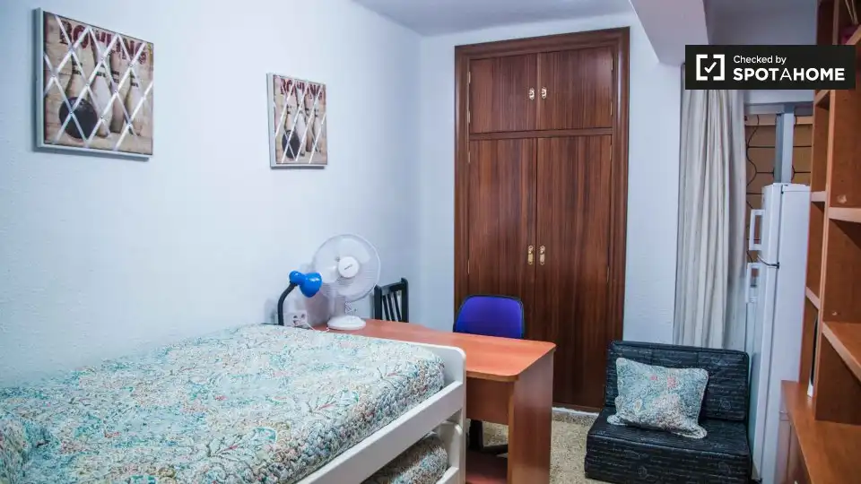 Bedroom of Flat for rent in Valencia  with Air Conditioner, Heating and Furnished