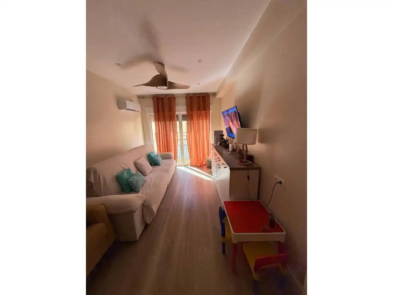 Living room of Flat for sale in Camas  with Air Conditioner, Heating and Parquet flooring