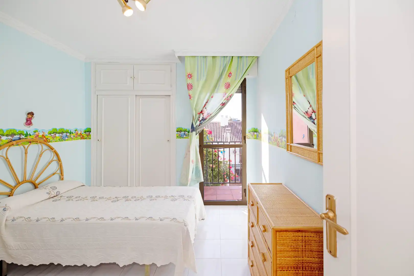 Dormitori de Casa adosada en venda en Marbella amb Jardí privat, Terrassa i Traster