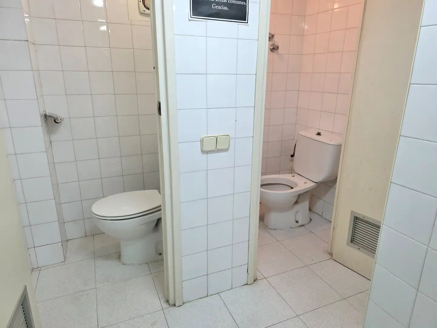 Badezimmer von Geschaftsraum zur Miete in Barcelona mit Klimaanlage
